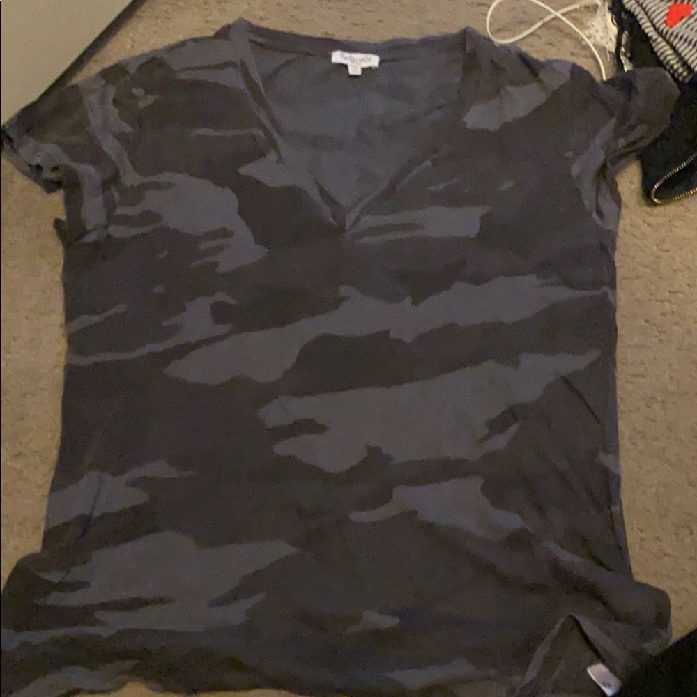 SPLENSID v neck grey camo tee size small